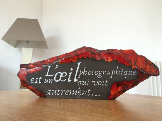 Plaque déco "L’œil photographique" en lave émaillée