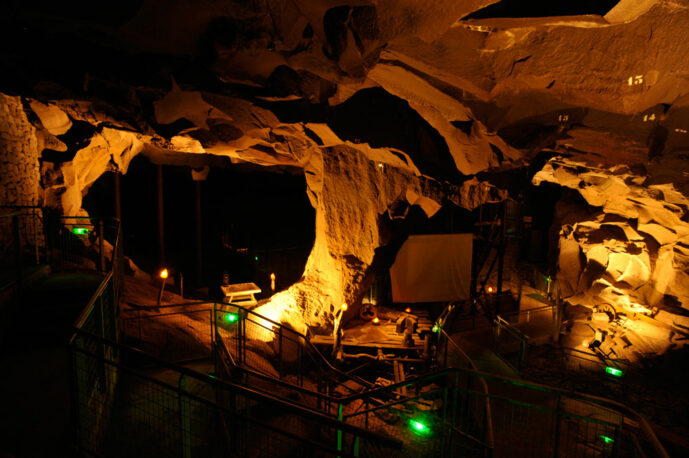 L’esprit des anciens (Grotte de la Pierre à Volvic).