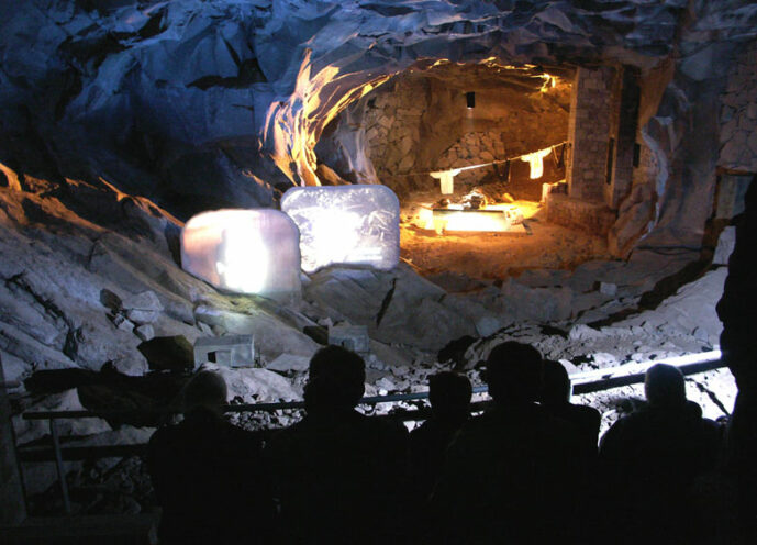 La vie quotidienne à Volvic (Grotte de la Pierre à Volvic).