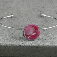 Bracelet rigide en lave émaillée collection "cristal", blanc & rose, L'île o Pierres.