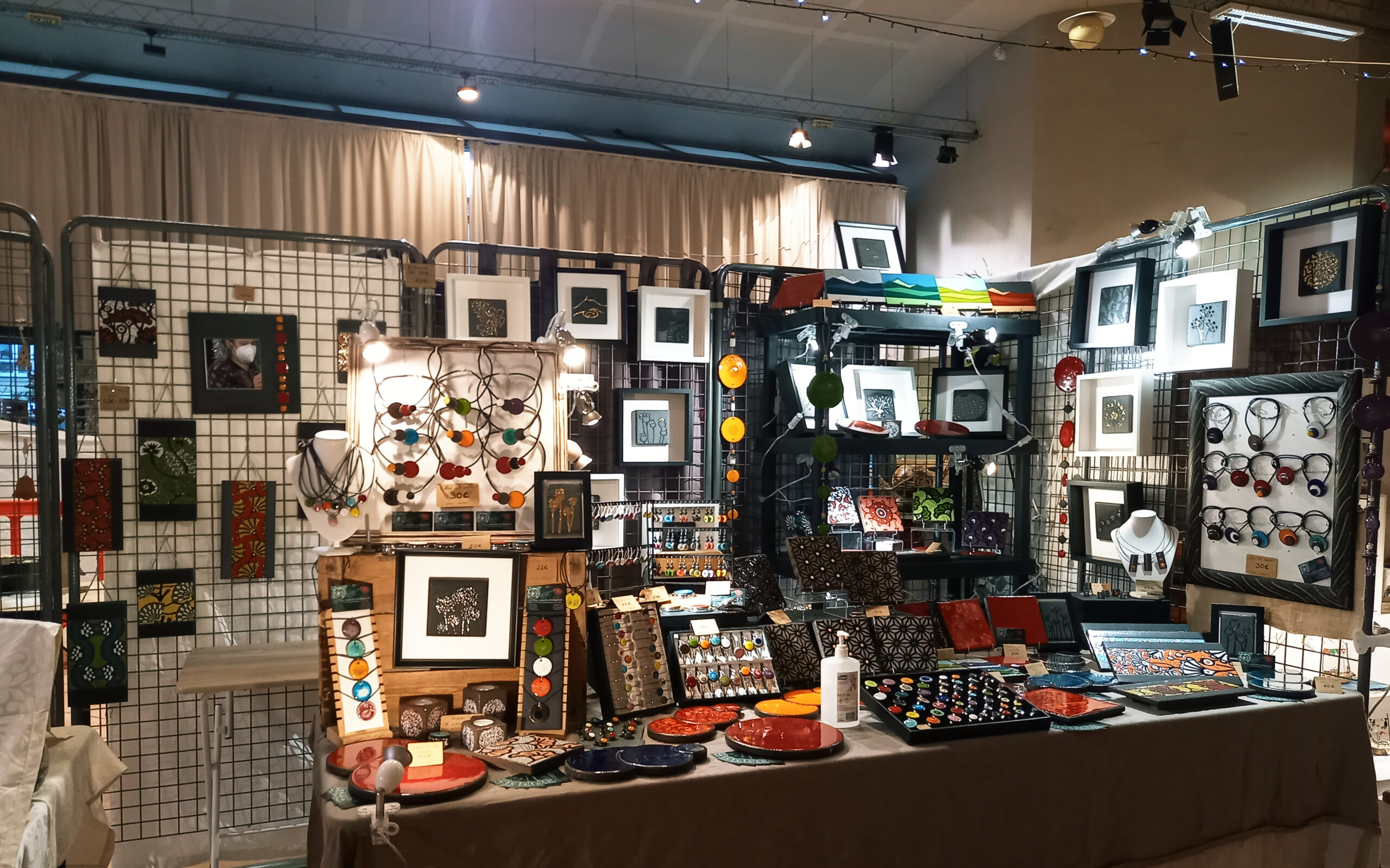 Stand de l'atelier L'île o Pierres à la Halle aux Grains