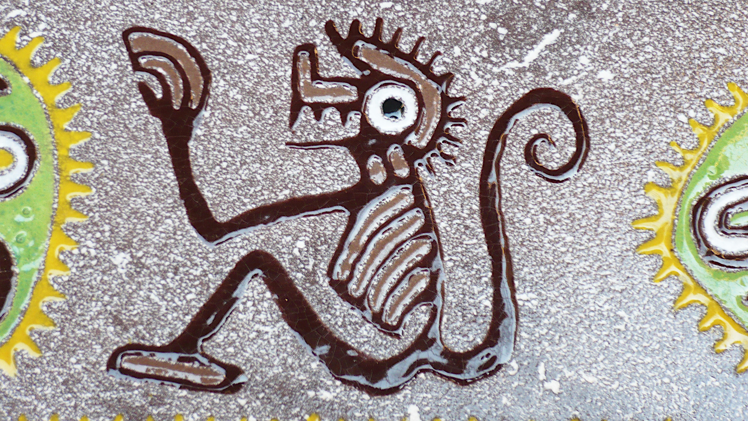 Détail plateau de jeu d'échec en pierre de lave émaillée (photo par L'île o Pierres).