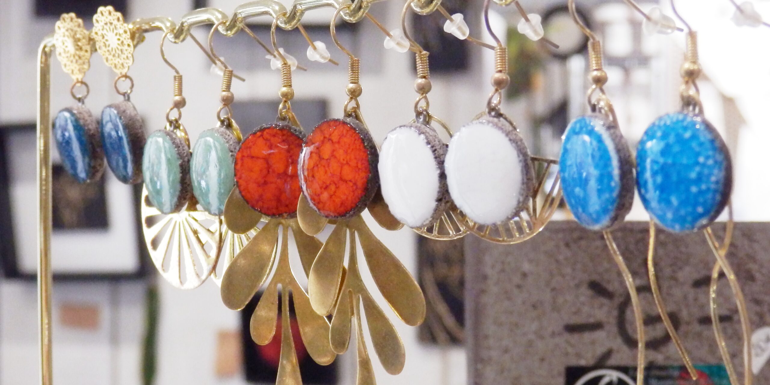 Boucles d’oreilles en pierre de lave émaillée