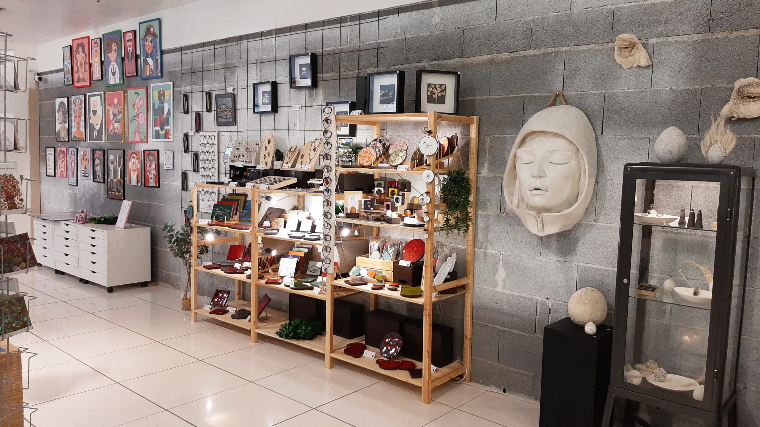 Les Filles du Coin à la galerie Issoria à Issoire (juin 2026, photo par L'île o Pierres).