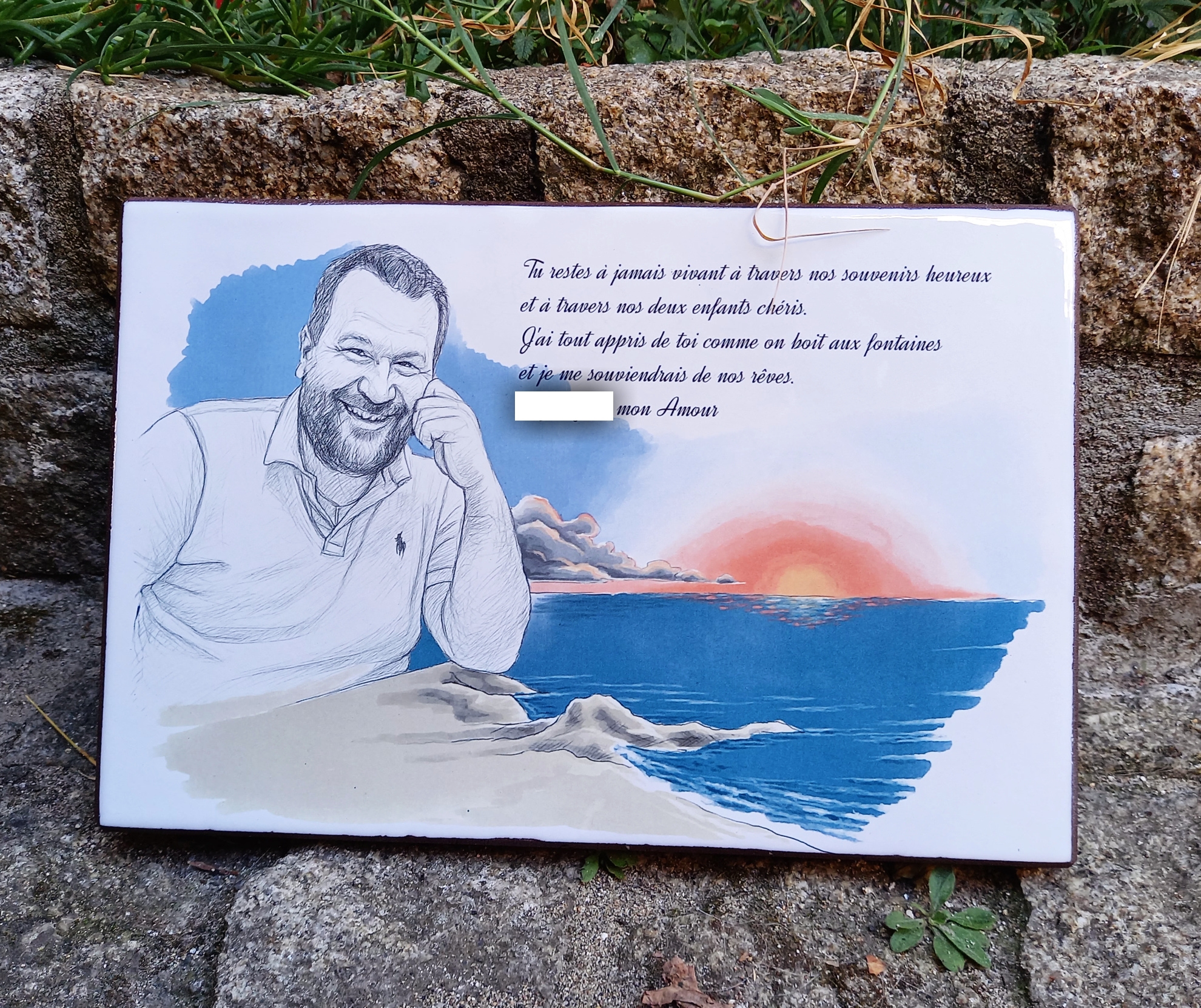 Plaque funéraire en pierre de lave émaillée