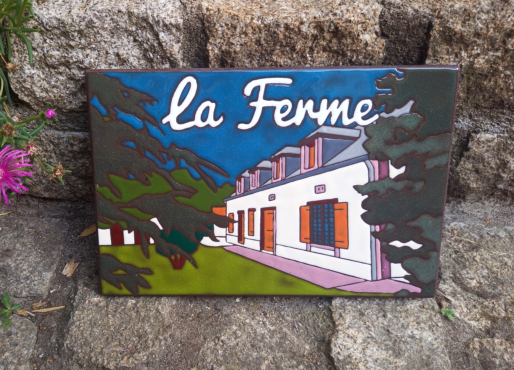 Plaque de maison en pierre de lave émaillée